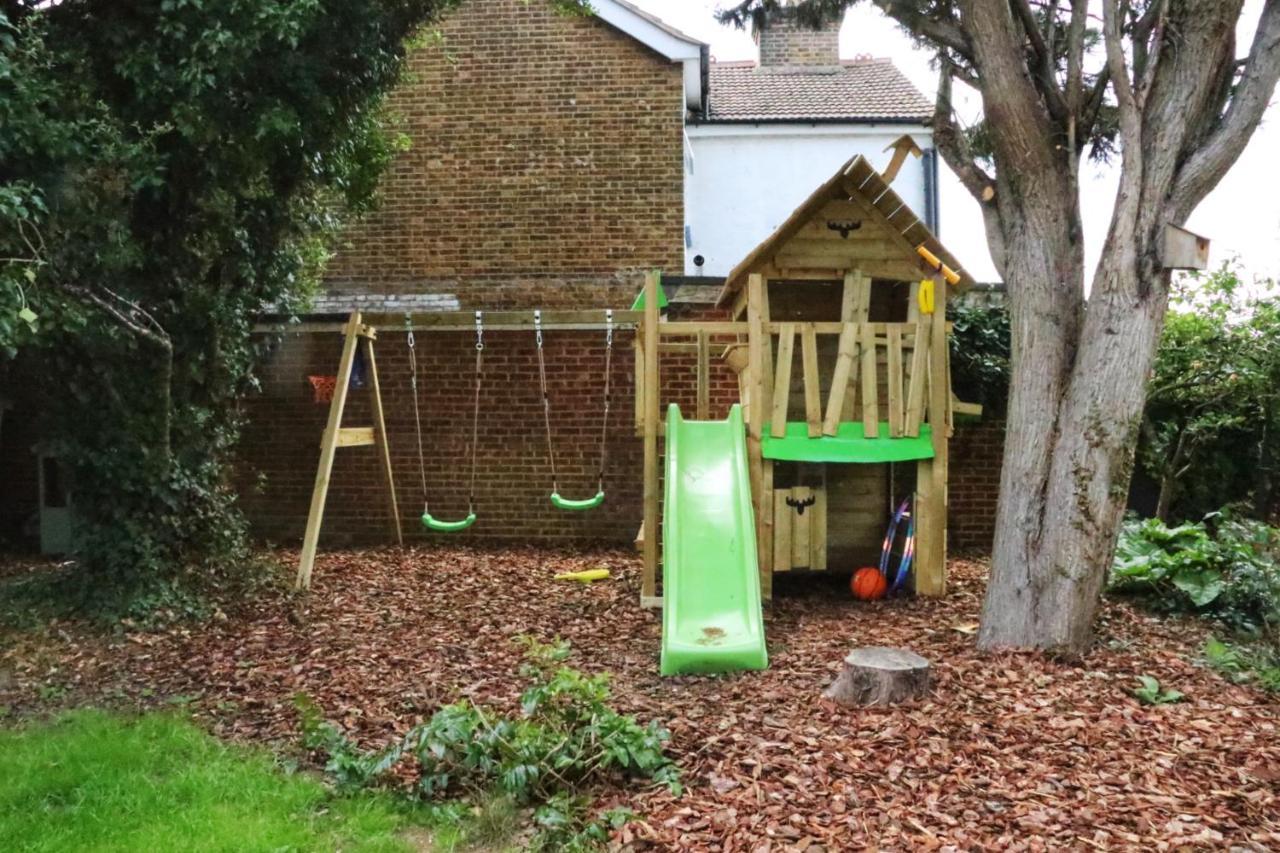 Lee Valley Lodge Cheshunt Exterior photo